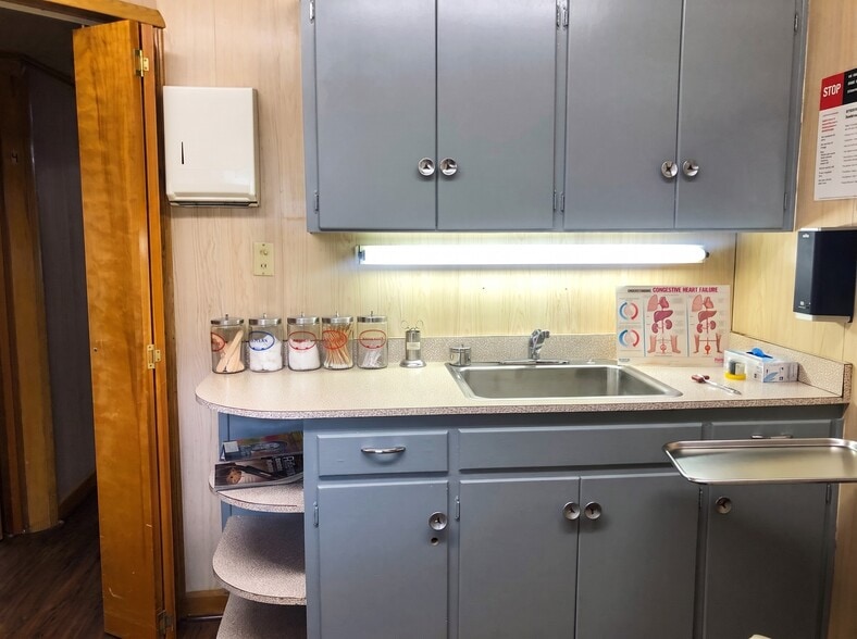 More Photos Of 302 W Main St, Bowling Green Healthcare For Sale