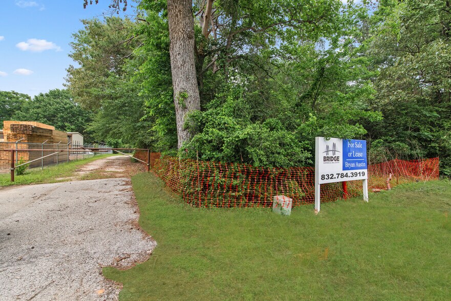 More Photos Of 18222 W FM 1097 Rd, Montgomery Flex For Lease