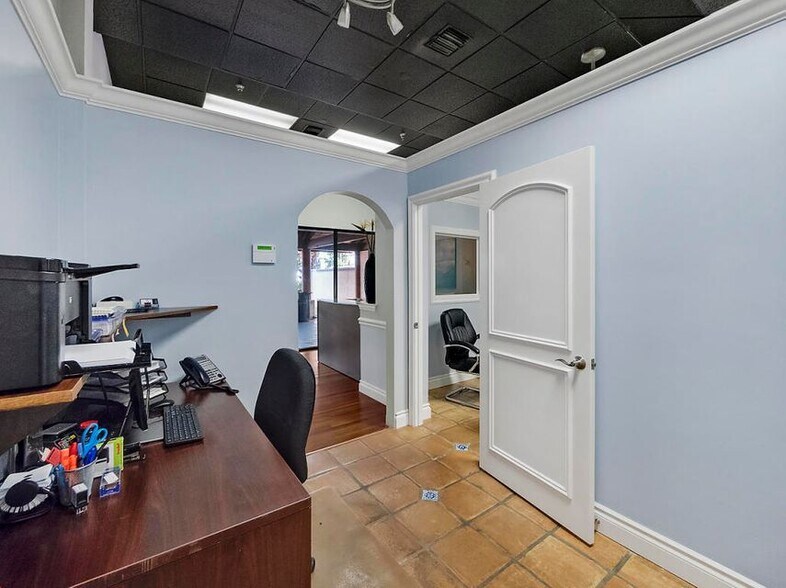 More Photos Of 330 Clematis St, West Palm Beach Storefront Retail Office For Sale