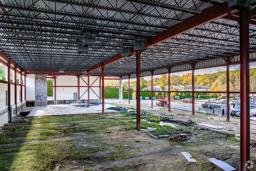 More Photos Of 1870 E Jericho Tpke, Huntington General Retail For Lease