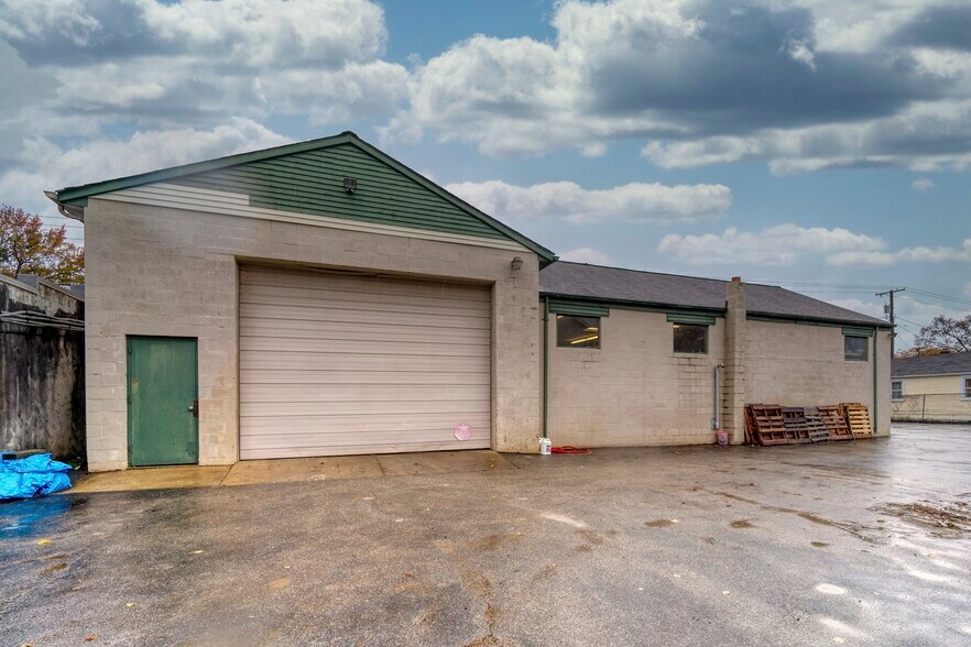 More Photos Of 192 Mayo Rd, Edgewater Light Manufacturing For Sale