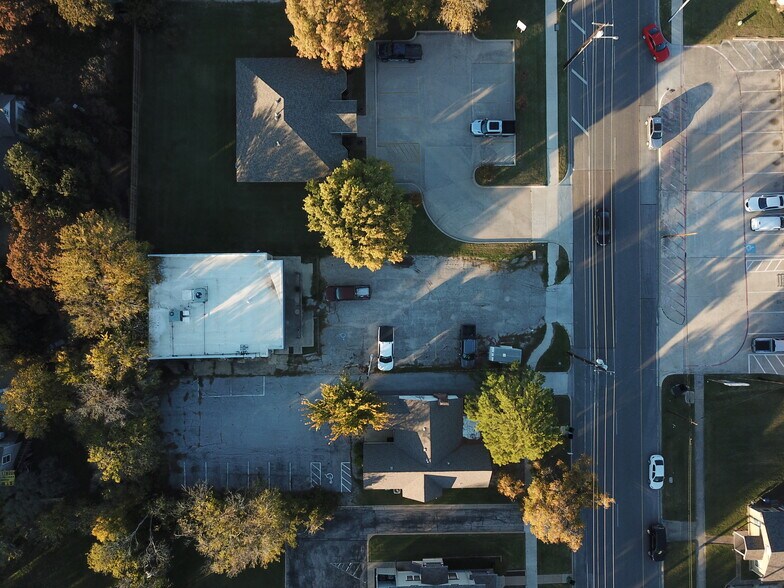 More Photos Of 1701 N Elm St, Denton Office For Sale
