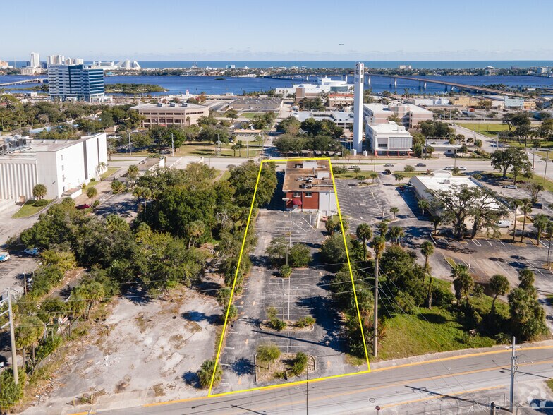 More Photos Of 228 N Ridgewood Ave, Daytona Beach Office Residential For Sale