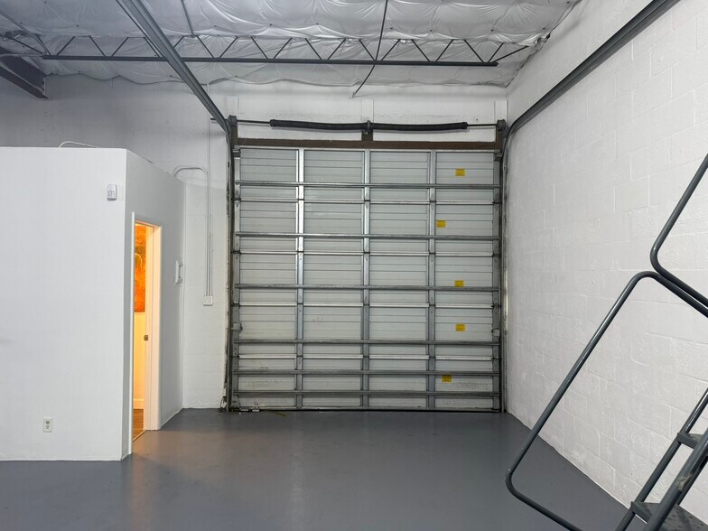 More Photos Of 3501 NW 10th Ave, Oakland Park Warehouse For Lease