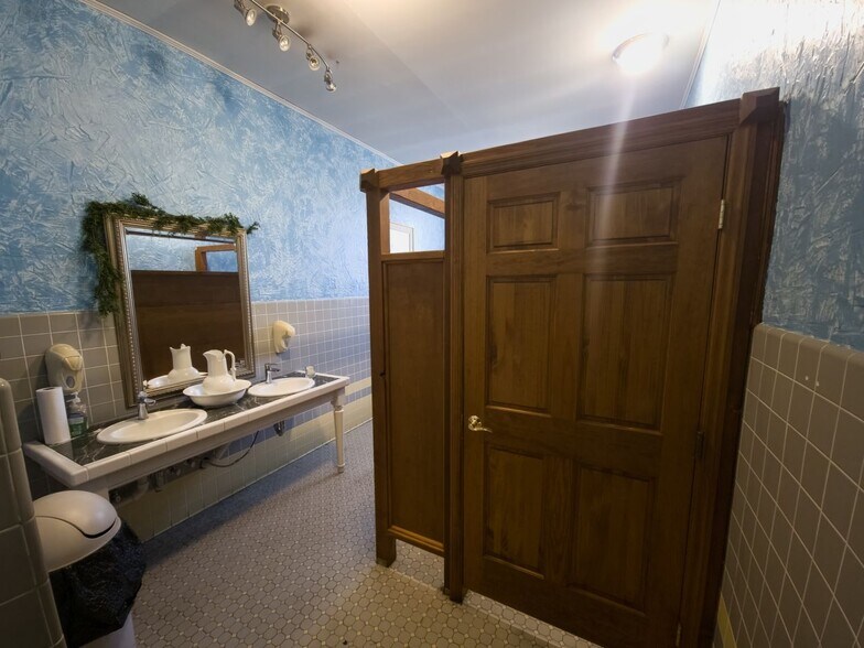 More Photos Of 15 Berkley Rd, Barnesville Restaurant For Sale