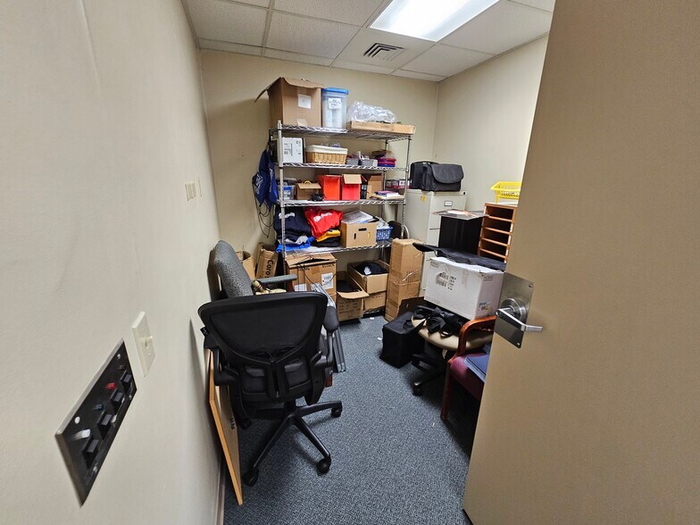 More Photos Of 97 S 4th St, Ishpeming Office For Lease