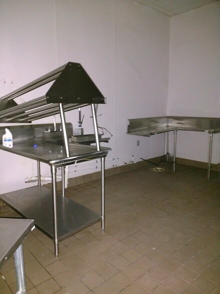 More Photos Of 2055 S Linden Rd, Flint Restaurant For Sale