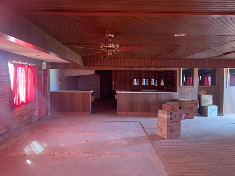 More Photos Of 287 Highway, Memphis Freestanding For Sale