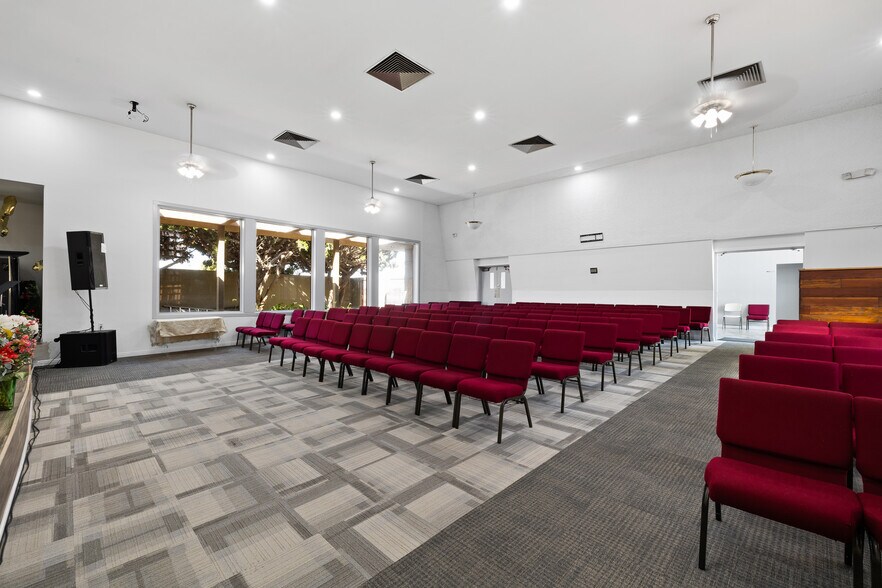 More Photos Of 375 S K St, Oxnard Religious Facility For Sale