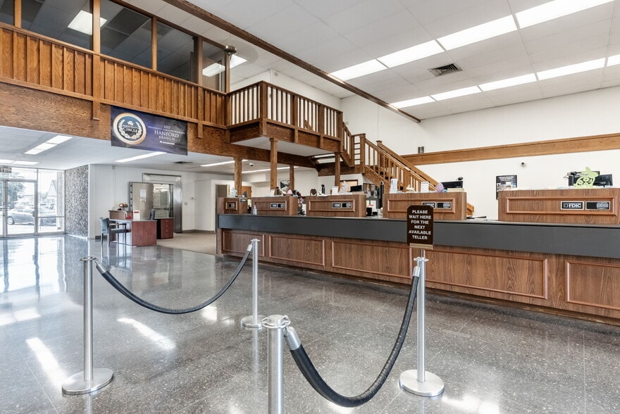 More Photos Of 890 W Lacey Blvd, Hanford Bank For Sale