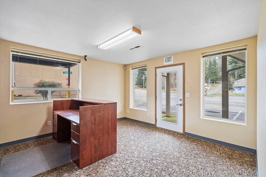 More Photos Of 101 E Main Ave, Morton Office For Sale