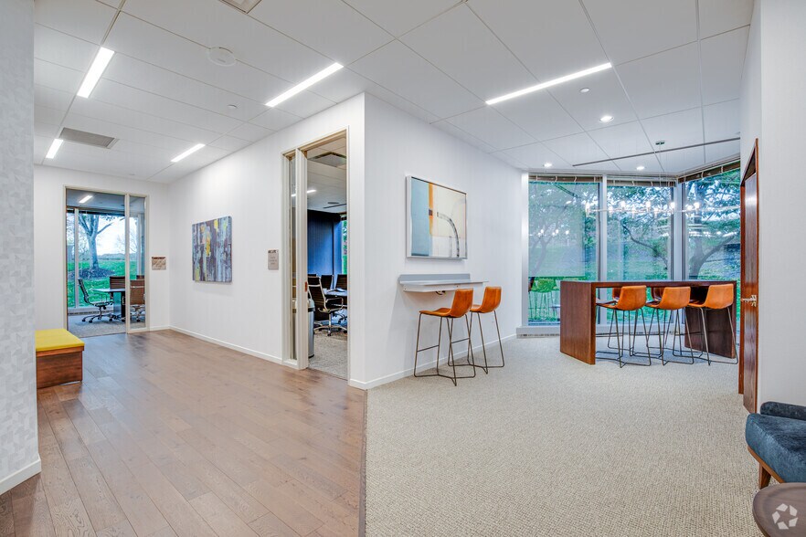 More Photos Of 8400 Normandale Lake Blvd, Bloomington Coworking Space