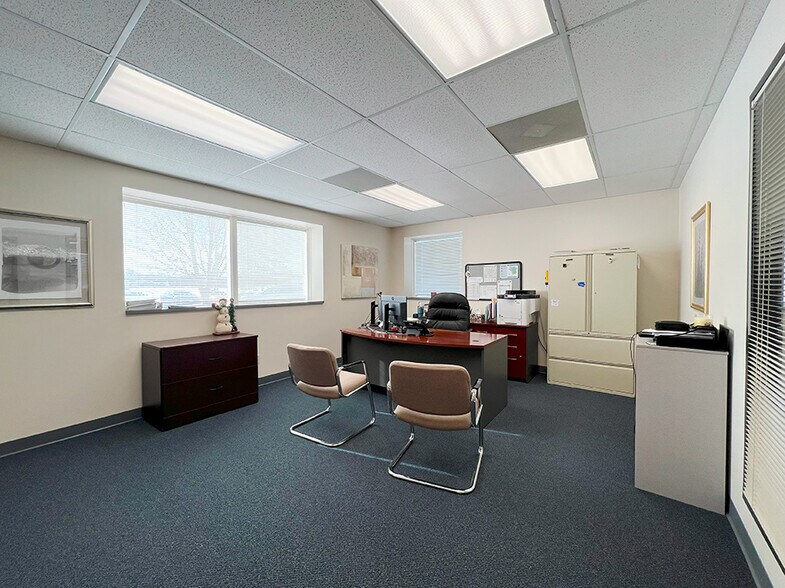More Photos Of 2421 Corporate Center Dr, Granite City Office For Sale