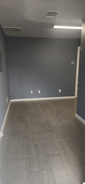 More Photos Of 4819 R O Dr, Spicewood Warehouse For Lease