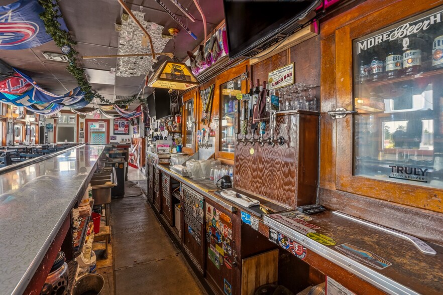 More Photos Of 2926 N Monroe St, Spokane Bar For Sale