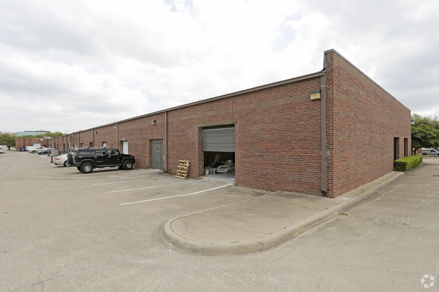 More Photos Of 4405 Beltwood Pky, Dallas Unknown For Lease