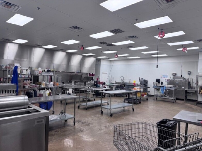 More Photos Of 5826 Hawk Springs Rd, San Antonio Warehouse For Sale