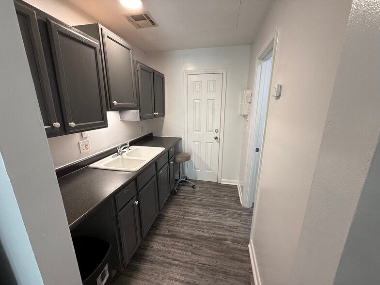 More Photos Of 4302-4306 S Claiborne Ave, New Orleans, Ln, New Orleans General Retail For Lease