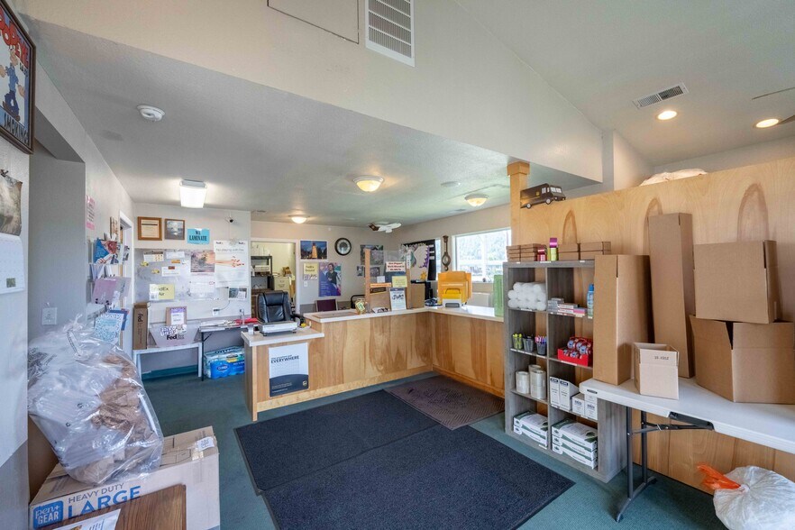 More Photos Of 624 Winchester Ave, Reedsport Office For Sale