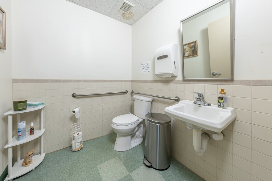 More Photos Of 40 W Kings Hwy, Mount Ephraim Office For Sale