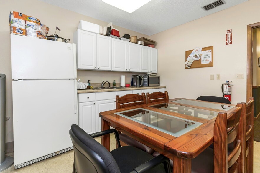 More Photos Of 701 N Hercules Ave, Clearwater Medical For Lease