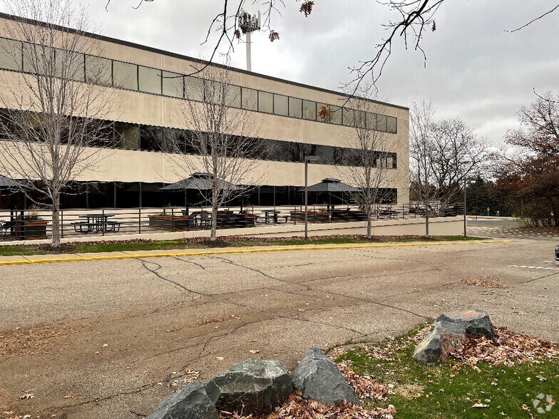 More Photos Of 10125 Crosstown Cir, Eden Prairie Loft Creative Space For Lease