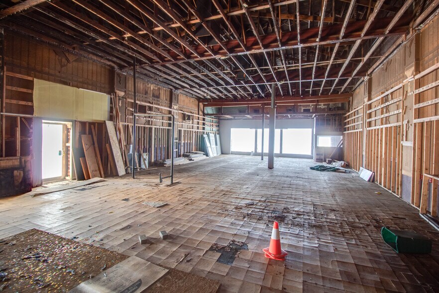 More Photos Of 531-533 N Main St, Carrollton General Retail For Sale