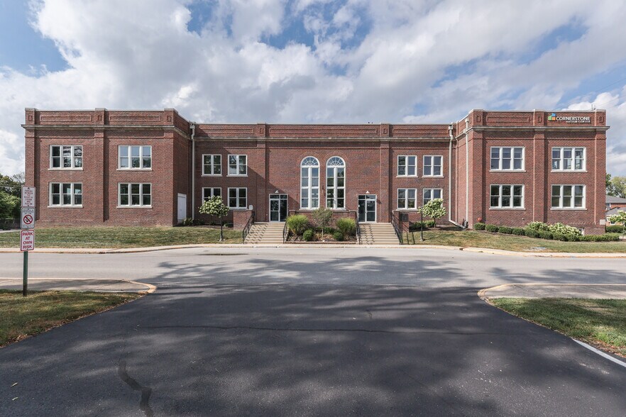 More Photos Of 2 N Madison Ave, Greenwood Loft Creative Space For Lease