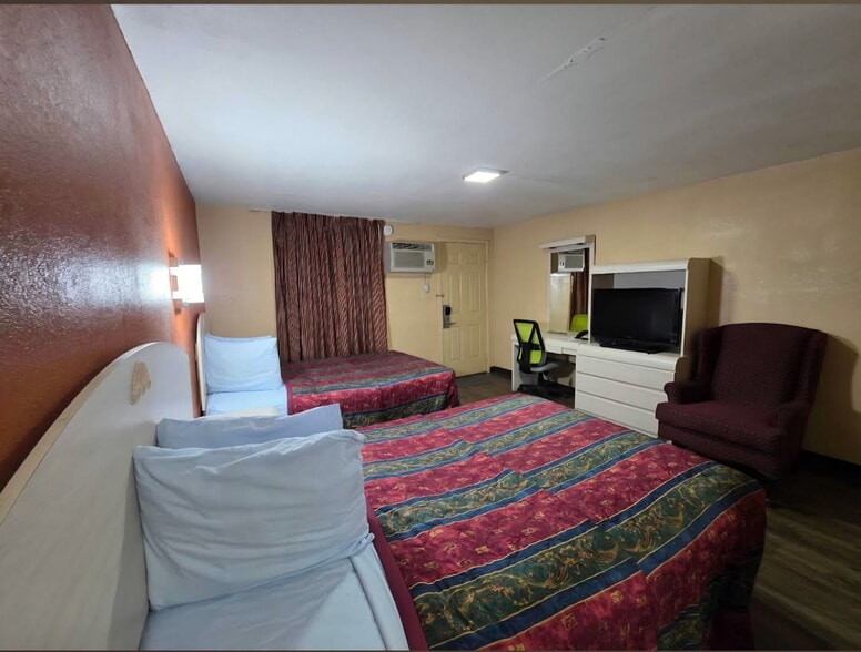 More Photos Of 1100 Main St, Knox City Hotel For Sale