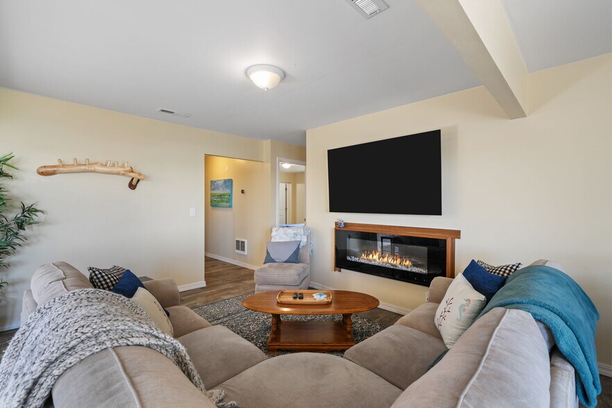 More Photos Of 259 S Pacific St, Rockaway Beach Specialty For Sale