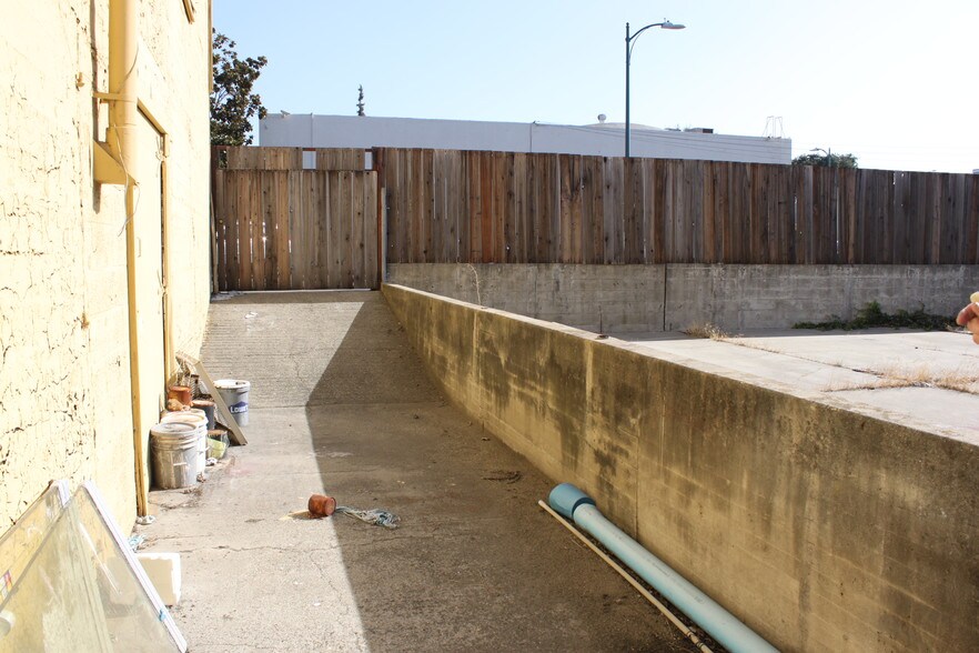 More Photos Of 943 B St, Hayward Restaurant For Sale