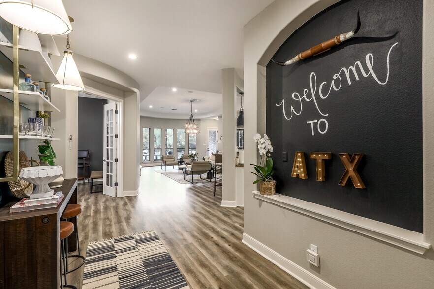 More Photos Of 8601 Zyle Rd, Austin Specialty For Sale