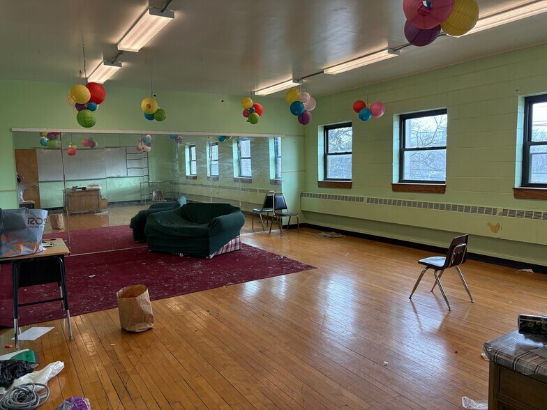 More Photos Of 1011 Gorge Blvd, Akron Office For Sale