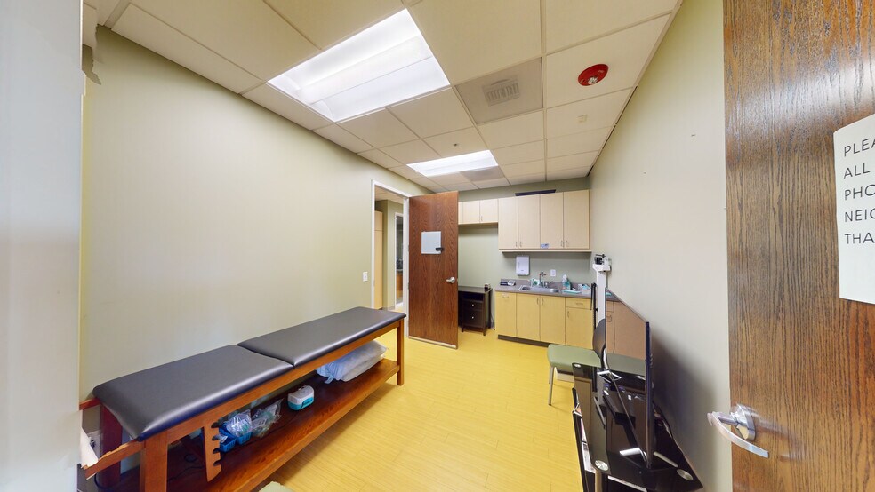 More Photos Of 101 Cosgrove Hill Ave, Chapel Hill Medical For Sale