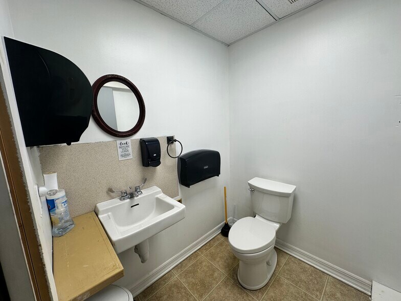 More Photos Of 2 Schoolhouse Rd, Pine Island Loft Creative Space For Lease