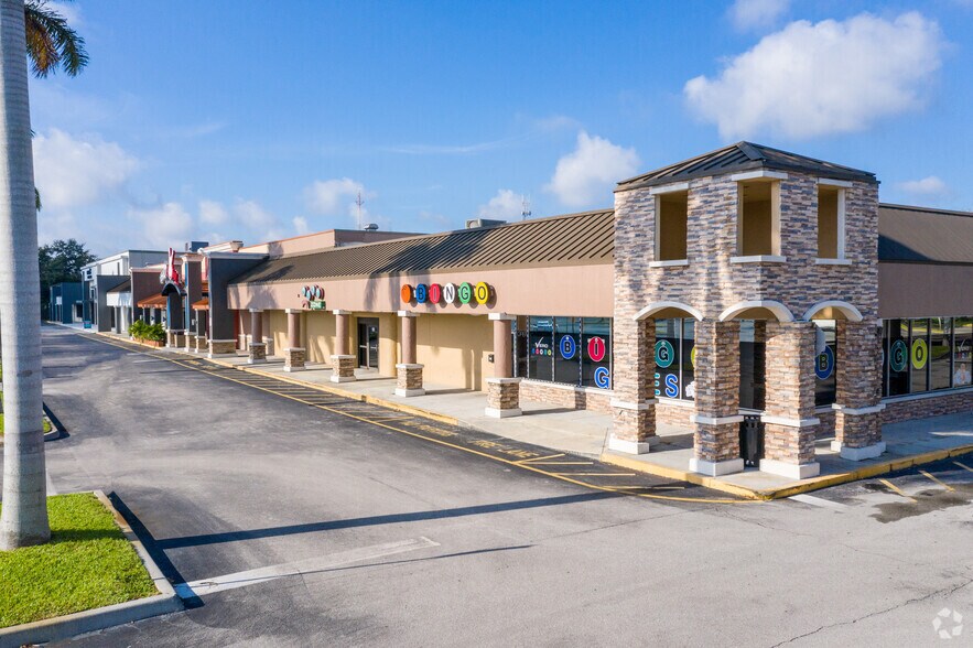 More Photos Of 925-939 14th Ln, Vero Beach Freestanding For Lease