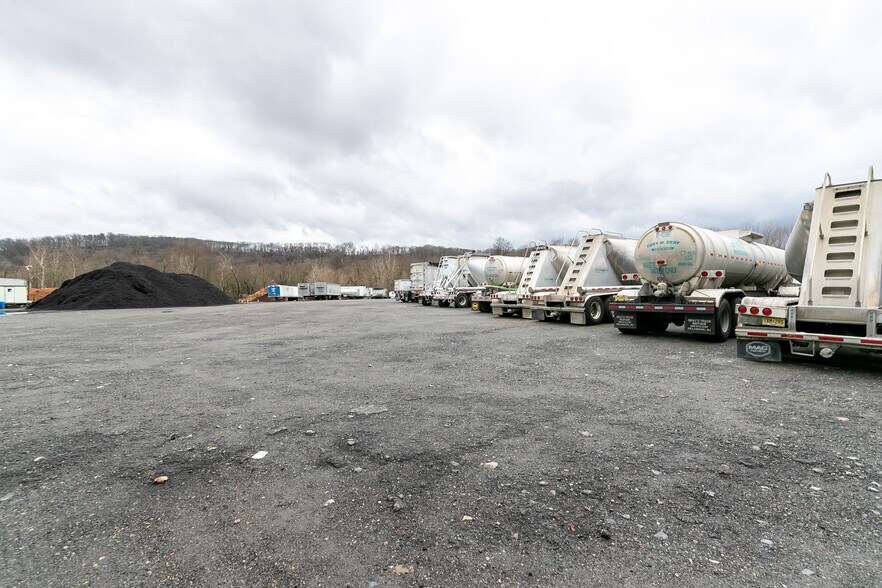 More Photos Of 56 US 46 Hwy, Columbia Distribution For Lease