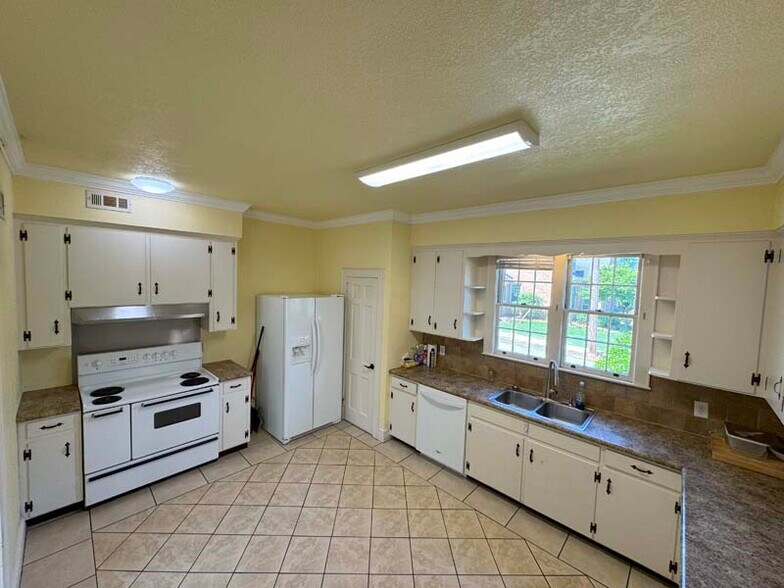 More Photos Of 308 W Poinsett St, Greer Office Residential For Sale