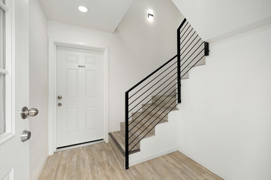 More Photos Of 618 S Van Ness Ave, Santa Ana Apartments For Sale