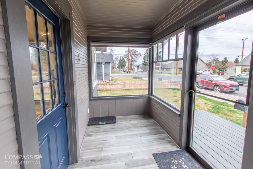 More Photos Of 721 SW 10th St, Redmond General Retail For Sale