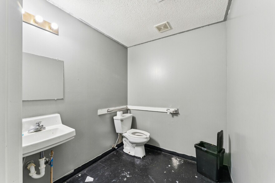 More Photos Of 0-3325 University Blvd, Tuscaloosa Industrial For Sale