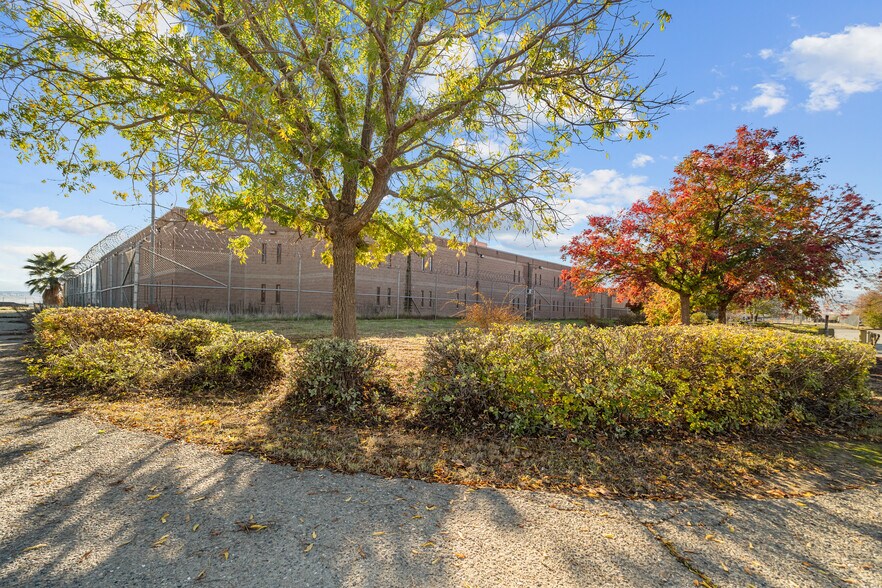 More Photos Of 185 W Gale Ave, Coalinga Correctional Facility For Sale