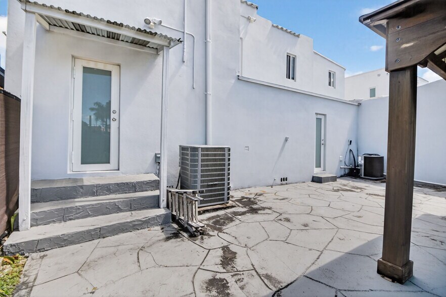 More Photos Of 1680 NW 22nd Ct, Miami Multifamily For Sale