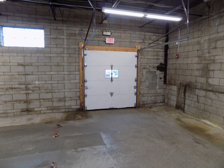 More Photos Of 790 Farmington Ave, Bristol Freestanding For Sale