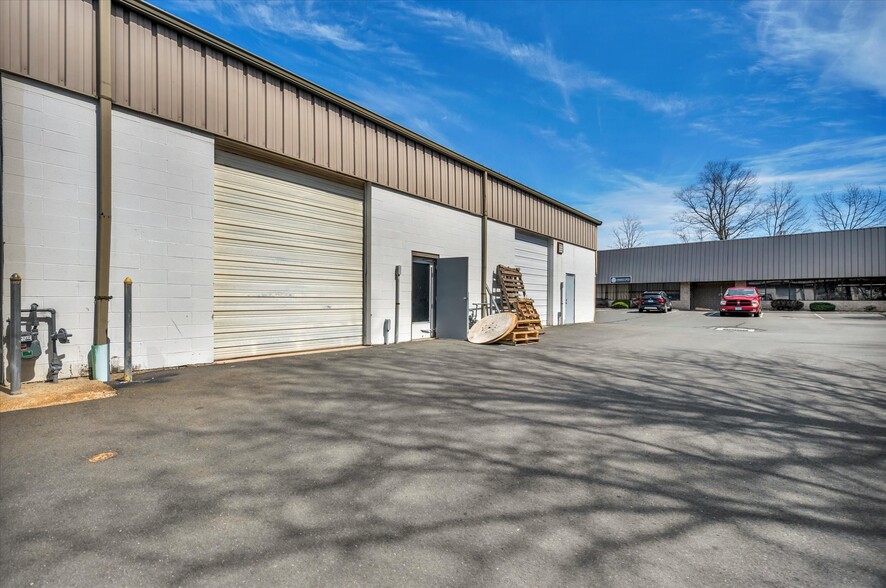 Primary Photo Of 202 N Plains Industrial Rd, Wallingford Light Manufacturing For Sale