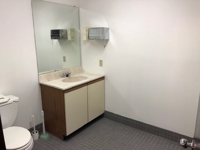 More Photos Of 5911-5919 3rd St, San Francisco Warehouse For Lease