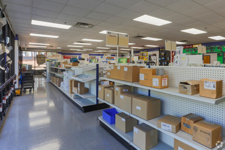 More Photos Of 825 Progress Center Ave, Lawrenceville Warehouse For Lease