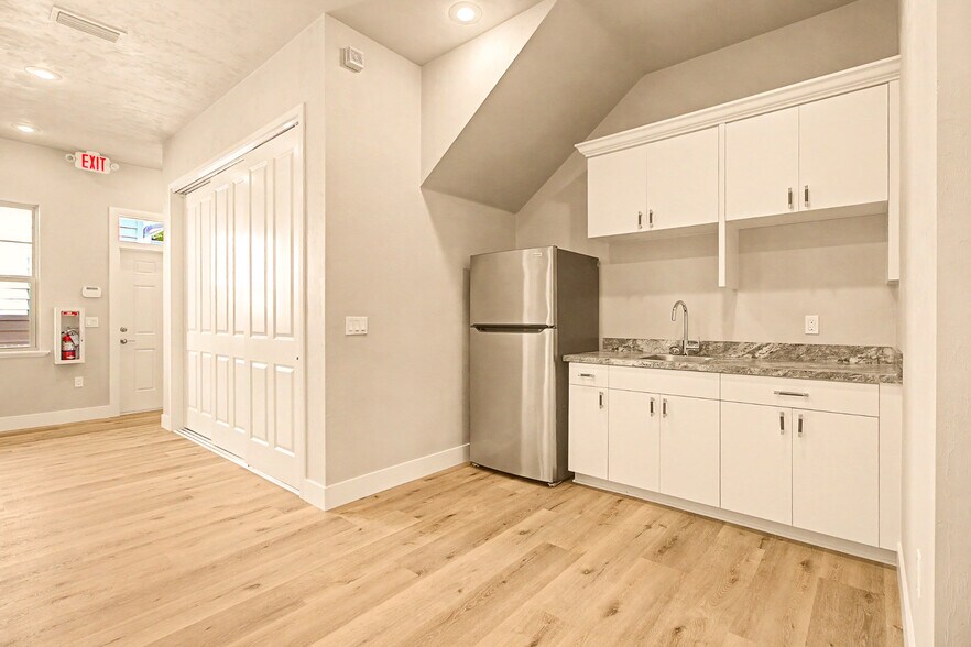 More Photos Of 13598 W Newberry Rd, Newberry Office For Lease