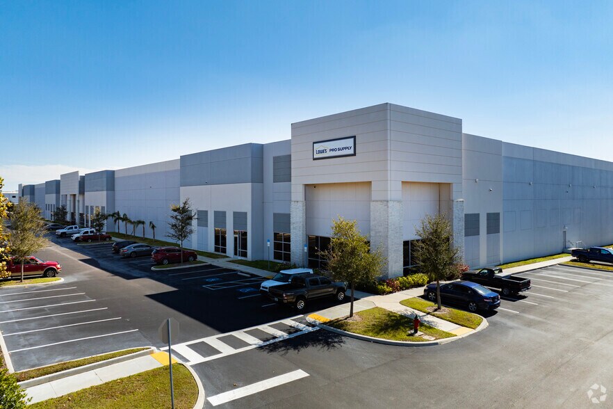 More Photos Of 6469 S Falkenburg Rd, Riverview Unknown For Lease