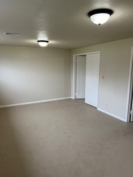 More Photos Of 9128 10th Ave S, Seattle Warehouse For Lease